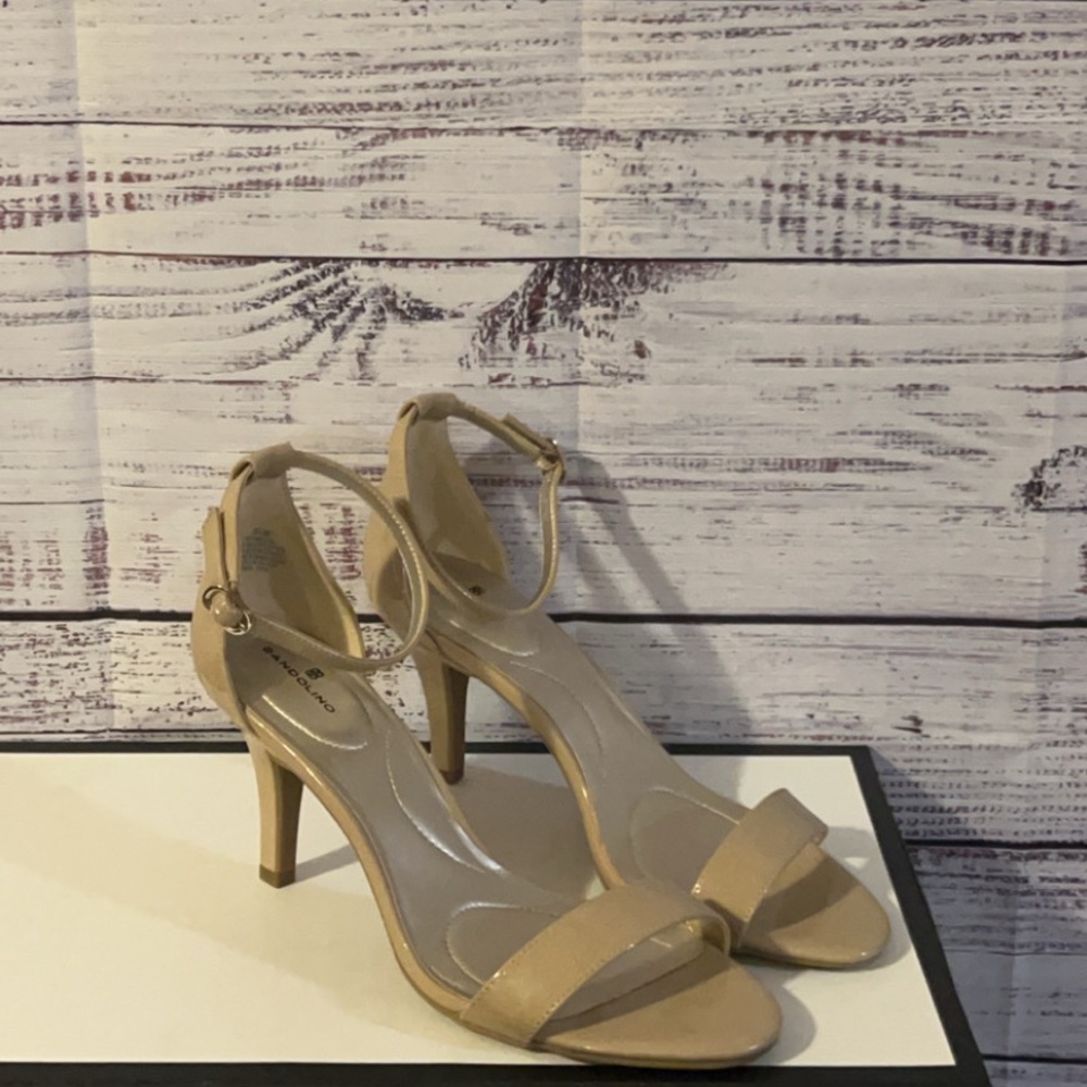 Bandolino Nude Patent Leather Heels